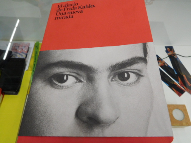 Simplicity of design with La Vaca Independiente's Frida Kahlo art diary
